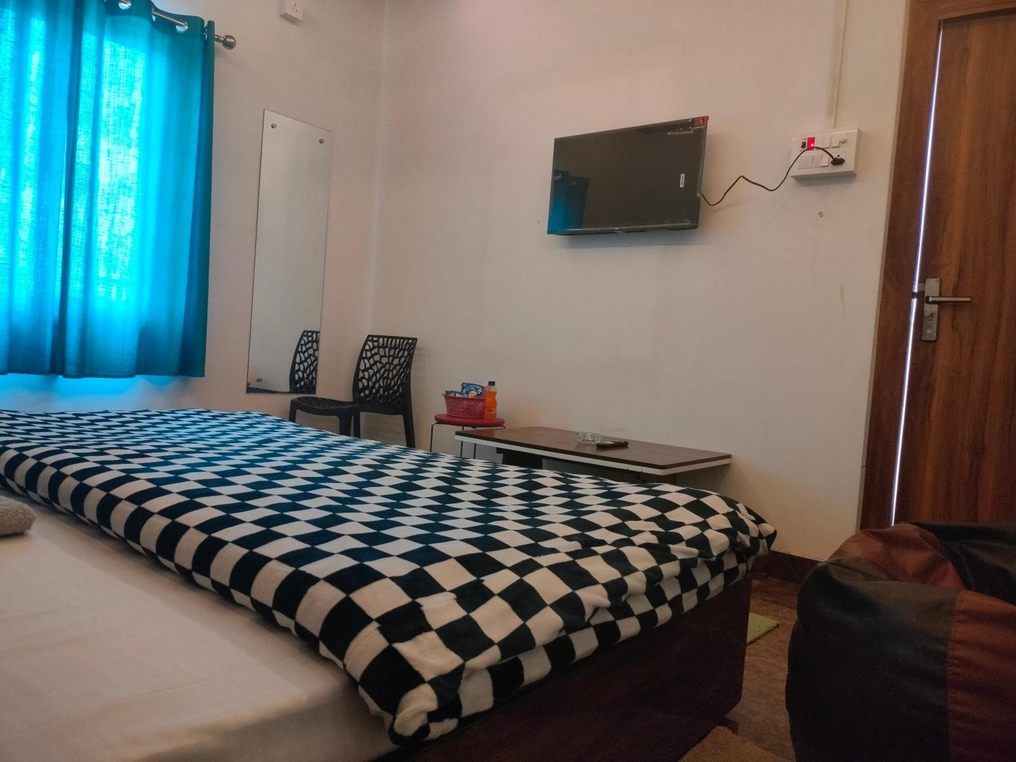 Kishan Home Stay Mathura Buitenkant foto
