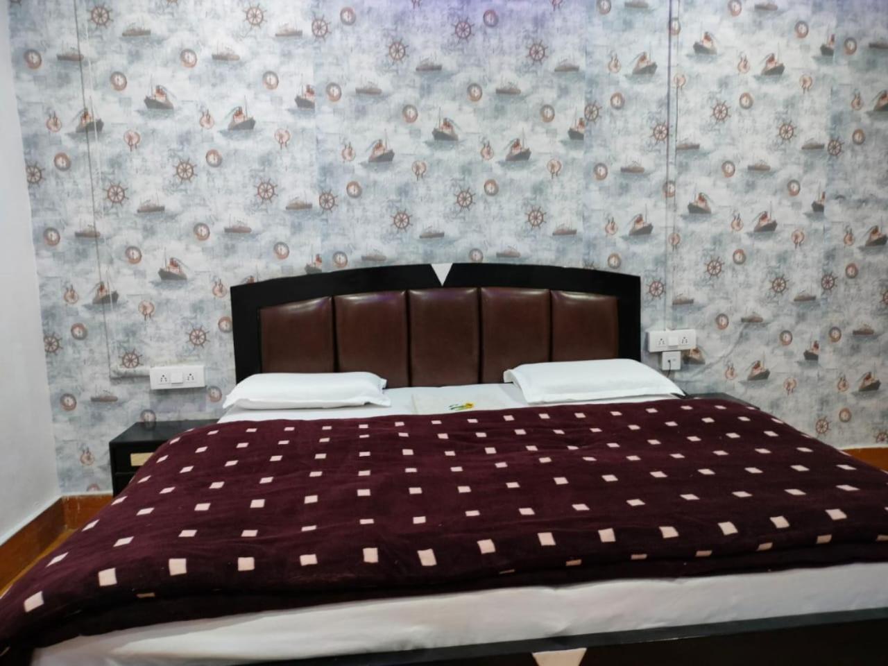Kishan Home Stay Mathura Buitenkant foto